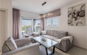 Beautiful Apartment In Kastel Luksic