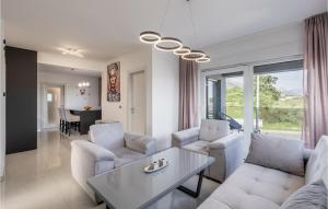 Beautiful Apartment In Kastel Luksic 
