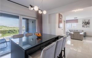 Beautiful Apartment In Kastel Luksic 