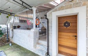 Gorgeous Apartment In Slatine With Wifi