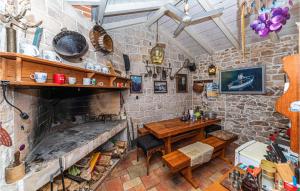 Gorgeous Apartment In Slatine With Wifi