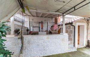 Gorgeous Apartment In Slatine With Wifi