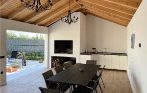 2 Bedroom Amazing Home In Kastel Luksic 