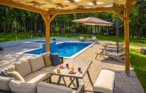 Cozy Home In Gornji Vinjani With Wi-Fi