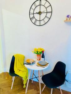 Studio in the center balcony AC