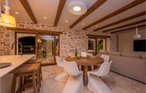 Gorgeous Home In Cera With Wifi