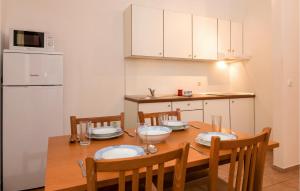 Cozy Apartment In Baska Voda With Wifi