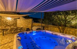 Stunning Home In Miholascica