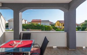 2 Bedroom Cozy Apartment In Povljana