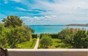 4 Bedroom Lovely Home In Povljana