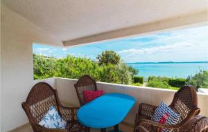 4 Bedroom Lovely Home In Povljana