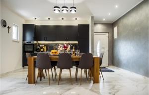 Nice Home In Vrsine With Wifi