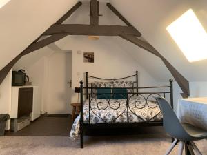 Chambre chaleureuse avec accès indépendant et sanitaires indépendants