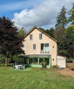 Maisons de vacances Grande maison familiale de charme Vic-Sur-Cere 9ch : photos des chambres