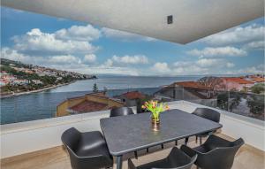 Nice Apartment In Okrug Gornji