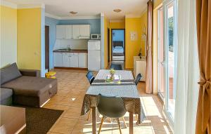 Stunning Apartment In Baska Voda