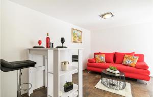 Amazing Apartment In Okrug Gornji 