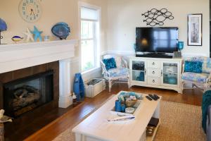 Riverfront Aurora Home with Deck and Private Pier!