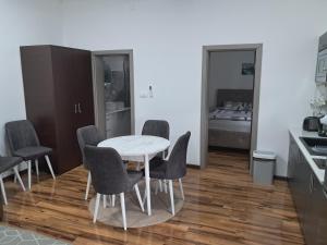 House-Vintage Hill Inn