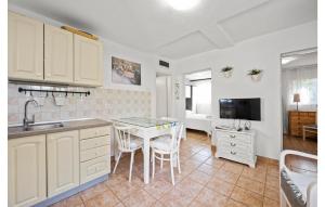 2 Bedroom Nice Home In Brodarica