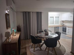 Anas Apartments