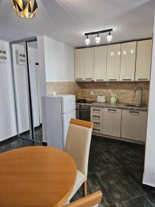 Charming Central Flat - Balcony with Mountain View, Near Beach