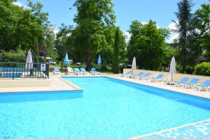 Campings Chalet Type A 6 persoons met 3 slaapkamers en overdekt terras : photos des chambres