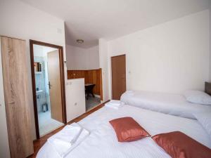 Apartments in Seline - Paklenica Riviera 41711