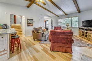 4 Mi to Dtwn: Cozy Family Condo in Ruidoso!
