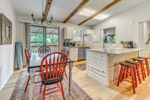 4 Mi to Dtwn: Cozy Family Condo in Ruidoso!