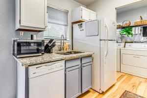 4 Mi to Dtwn: Cozy Family Condo in Ruidoso!