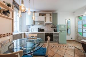 Savona Bilo13 Fashion Spot metro a 5 minutes WIFI and AC