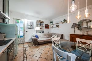 Savona Bilo13 Fashion Spot metro a 5 minutes WIFI and AC