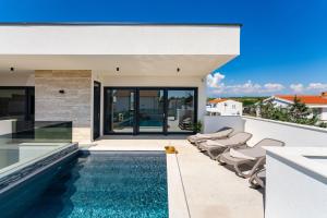 Villa AP with Pool Zadar Nin