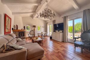 La Dolce Villa 11 sleeps Pool & Landscaped Garden