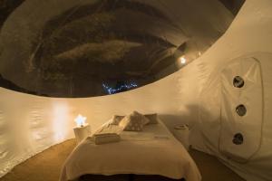 Tentes de luxe Hebergement insolite en bulle et spa : photos des chambres