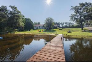 The Big Lake Escape! Sleeps 20!