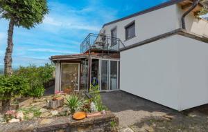 Cozy Apartment In Smarje With House Sea View