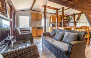 Cozy Apartment In Smarje With House Sea View