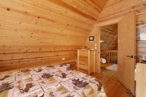 BINKYS MOUNTAIN HIDEAWAY #2455