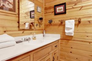 BINKYS MOUNTAIN HIDEAWAY #2455