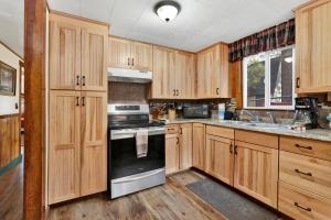 Green Squirrel Chateau #2484