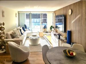 Stylish Beachside Apartment in The Pacific Residences Located Opposite Bondi Beach