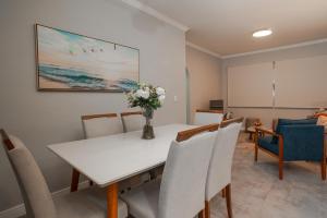 "Praia, Mar e Clima Ameno em um apartamento novo"