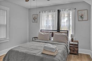 Elegant 5 bedrooms Home Near Millikin Univ