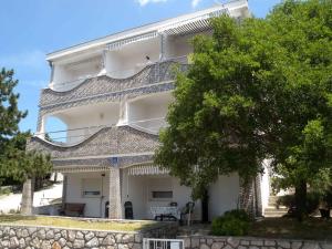 Apartments in Klenovica 15317