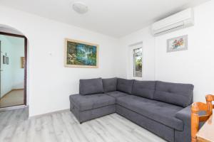 Apartments by the sea Necujam, Solta - 8691