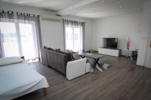 Apartments with parking space Palit, Rab - 4971