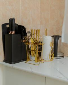 Spacious 2BR in Gated Estate WiFi, Parking & Washer