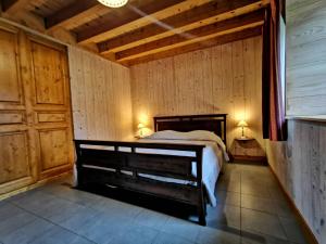 Maisons de vacances Gite Familial a Riotord avec Jardin et Aire de Jeux - FR-1-582-292 : photos des chambres